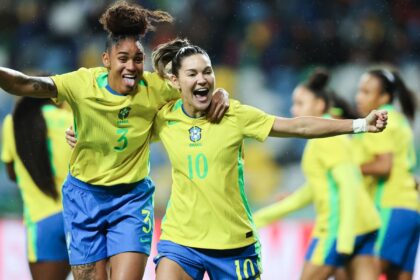Seleção feminina fecha 2025 com goleada de 5 a 0 sobre Portugal