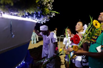 Umbanda faz culto à Iemanjá na véspera do réveillon no Rio
