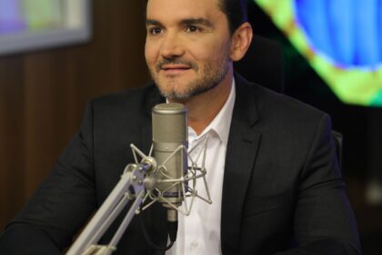 União Brasil decide expulsar ministro Celso Sabino da legenda