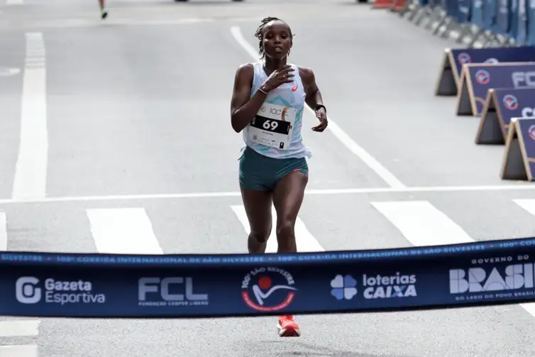 São Paulo (SP), 31/12/2025 - A corredora do Quênia Cynthia Chemweno, segundo lugar da categoria feminina da 100ª Corrida Internacional de São Silvestre. Foto: Paulo Pinto/Agencia Brasil