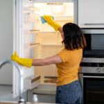 Com truques simples e rápidos, é possível manter a cozinha limpa e organizada mesmo nos dias mais corridos