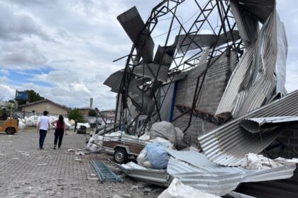 Cidade do Paraná é atingida por ventos fortes de até 180 km/h