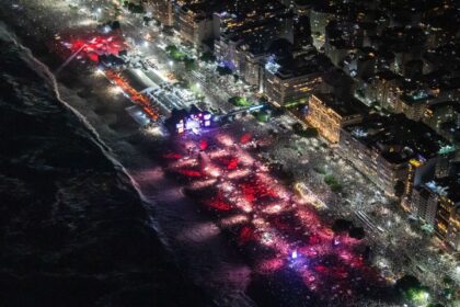 Comlurb recolhe 1,2 toneladas de lixo das praias do Rio no réveillon