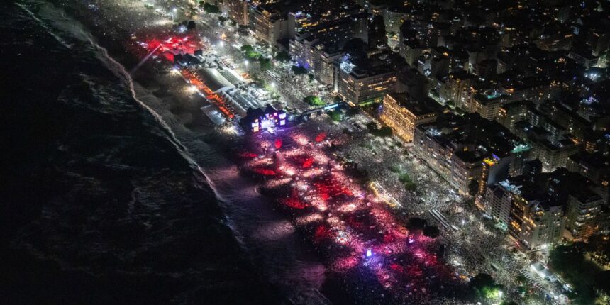 Comlurb recolhe 1,2 toneladas de lixo das praias do Rio no réveillon
