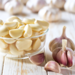 Aprenda truques simples para tirar o cheiro de alho e cebola das mãos de forma rápida e eficaz