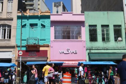 Consumo das famílias compensa juros e leva desemprego ao menor nível