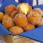 Do tradicional ao salgado: 5 receitas de bolinho de chuva
