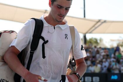 Fora de ritmo, João Fonseca cai na estreia do Aberto da Austrália