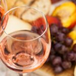 Guia de harmonização com vinhos para dias quentes