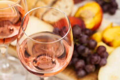 Guia de harmonização com vinhos para dias quentes