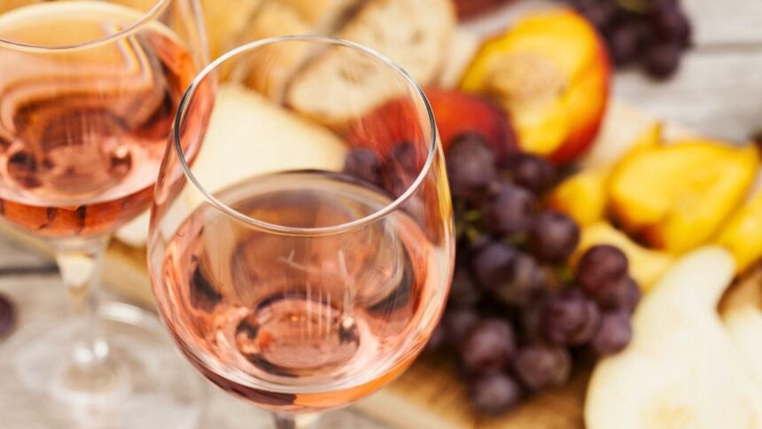 Guia de harmonização com vinhos para dias quentes