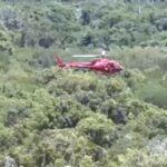 Helicóptero cai na zona oeste do Rio e deixa três pessoas mortas