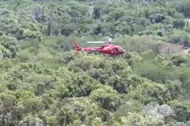 Helicóptero cai na zona oeste do Rio e deixa três pessoas mortas