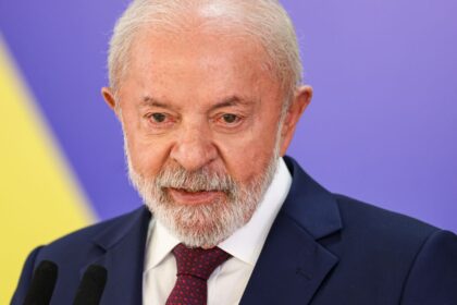 Lula diz que salário mínimo é baixo, mas aponta importância de direito