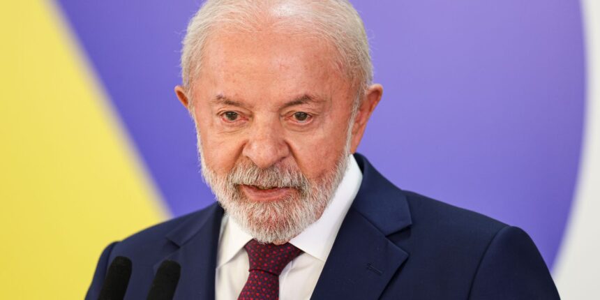 Lula diz que salário mínimo é baixo, mas aponta importância de direito