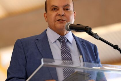 Oposição no DF pede impeachment de Ibaneis após citação por Vorcaro