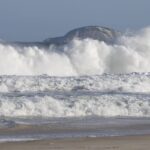 RJ: praias seguem com ressaca e banhistas devem evitar entrar no mar