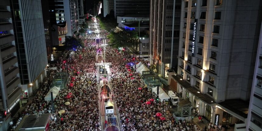 Réveillon na Avenida Paulista teve música e fogos silenciosos