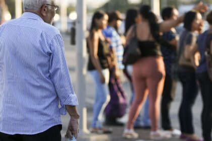 Teto de pensionista e aposentado do INSS sobe para R$ 8.475,55 em 2026