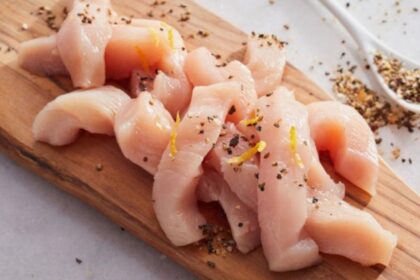 Como temperar frango em cortes variados