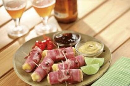 Enroladinho de presunto e lombo é um petisco fácil, assado no forno e cheio de sabor