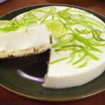 Do suco às raspas, o limão pode ser aproveitado inteiro em receitas doces e salgadas