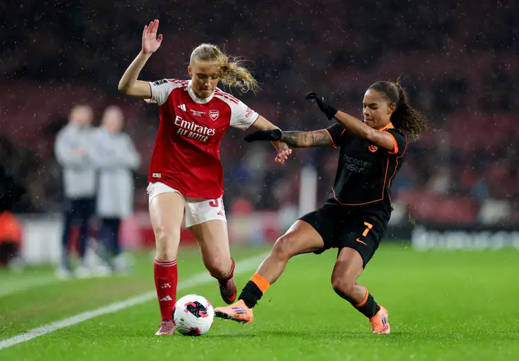 Soccer Football - FIFA Women's Champions Cup - Final - Arsenal v Corinthians - Emirates Stadium, London, Britain - February 1, 2026  Arsenal's Smilla Holmberg in action with Corinthians' Gisela Robledo REUTERS/Ian Walton