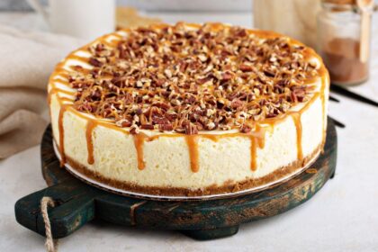 Imagem de uma torta doce inteira