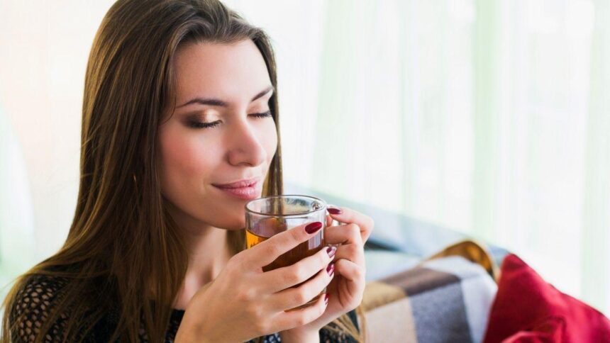 Chás quentes e gelados: 6 receitas para todas as estações