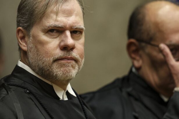 Banco Master: Toffoli pede que PF envie dados de celulares apreendidos