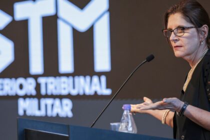 Bolsonaro fez descaso com preceitos éticos dos militares, diz MPM