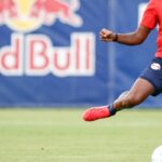 Bragantino multa zagueiro por fala machista contra árbitra