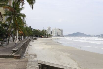 Carnaval: bombeiros salvam 348 vítimas de afogamento no litoral de SP