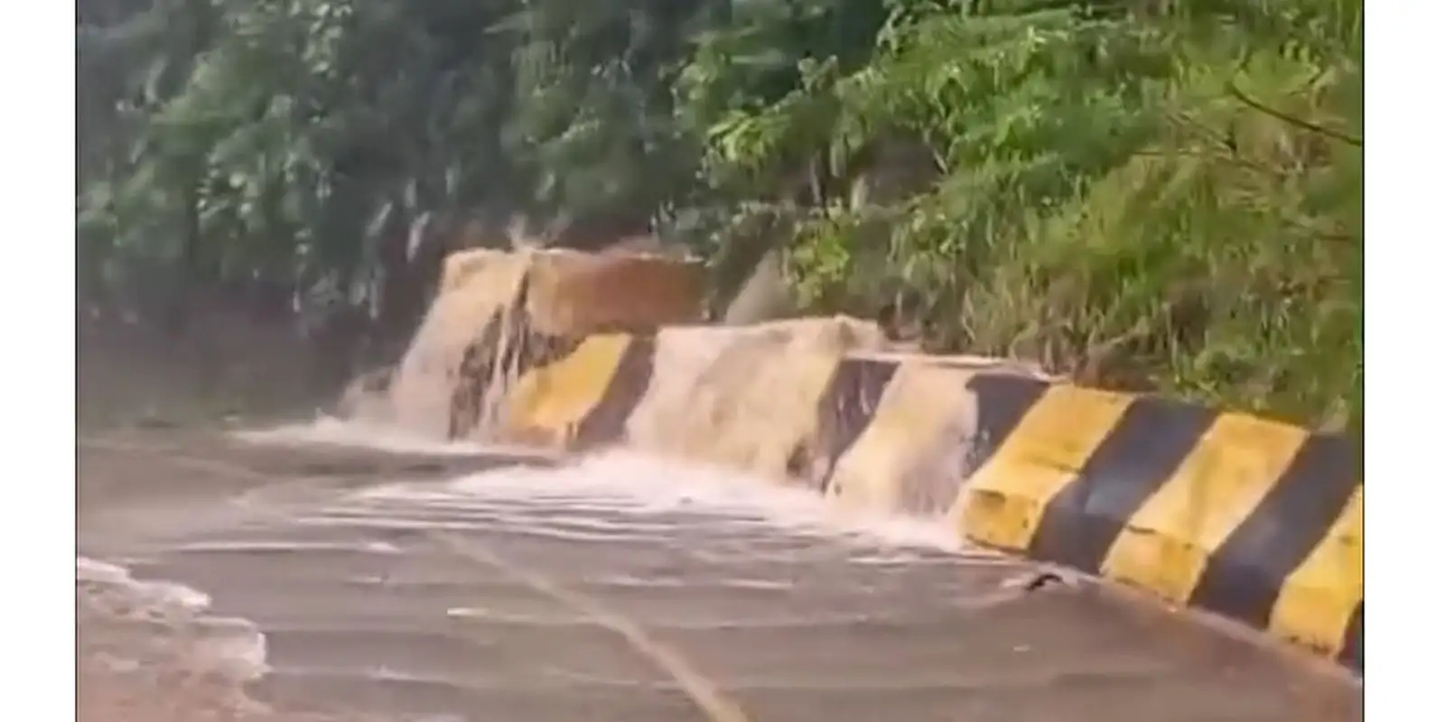 Chuvas deixam mais de 300 desabrigados em Peruíbe, no litoral paulista