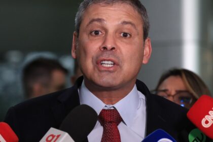 Governo deve enviar projeto para acabar com escala 6x1, diz líder