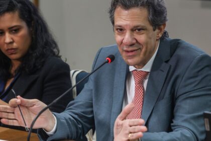 Haddad pede que Congresso enfrente problema dos supersalários