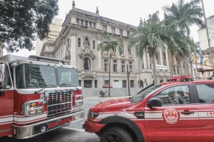 Incêndio atinge prédio da Faculdade de Direito da USP em São Paulo