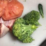 Higienização correta após manipular carnes evita contaminação cruzada e mantém a cozinha segura