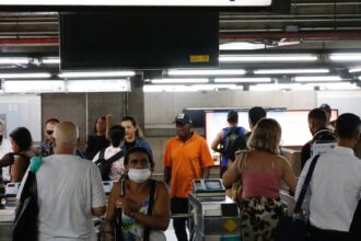 Metrô de SP funcionará ininterruptamente de sábado para domingo