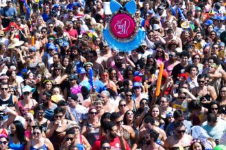 Ministério Público de SP vai investigar superlotação em blocos de rua