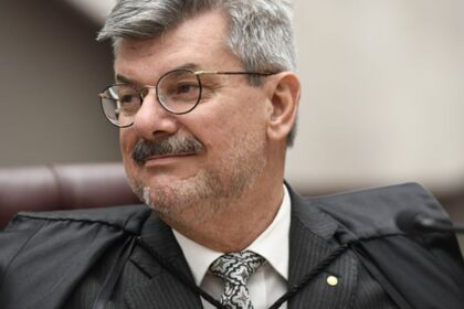 Ministro do STJ nega importunação sexual e pede licença de 90 dias