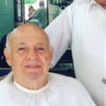 Morre o barbeiro que moldou o topete do Rei