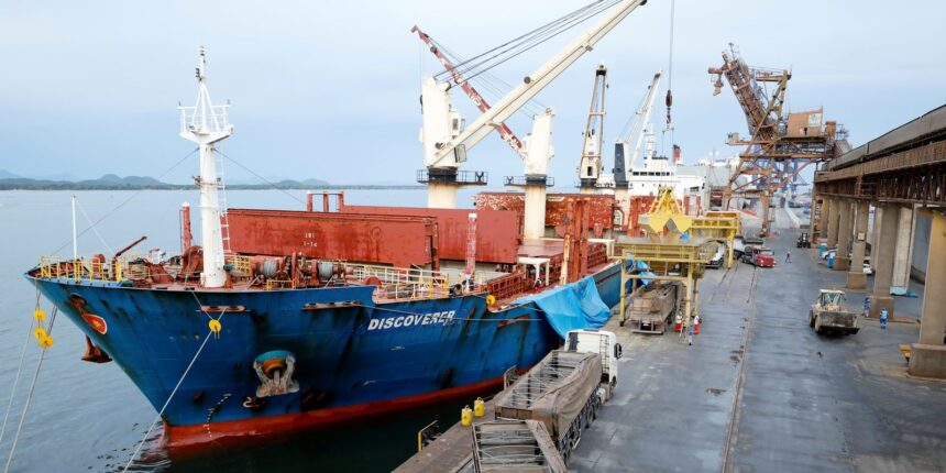 Novas tarifas de Trump poupam 46% das exportações do Brasil aos EUA