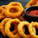 O segredo para uma cebola empanada supercrocante