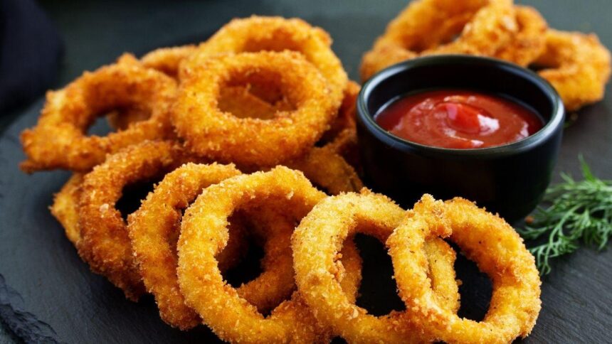 O segredo para uma cebola empanada supercrocante