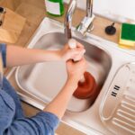 Pia da cozinha entupida