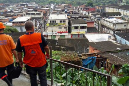 Tempestade atinge o Guarujá, causa alagamentos e deixa 12 desabrigados