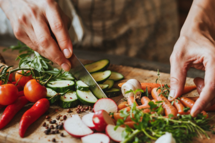 Conhecer os cortes com faca melhora textura, sabor e apresentação dos pratos