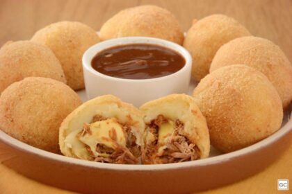Bolinho de batata: 6 receitas deliciosas para servir como aperitivo