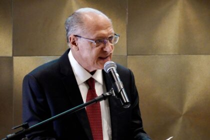 Alckmin deixará ministério em abril, mas seguirá como vice